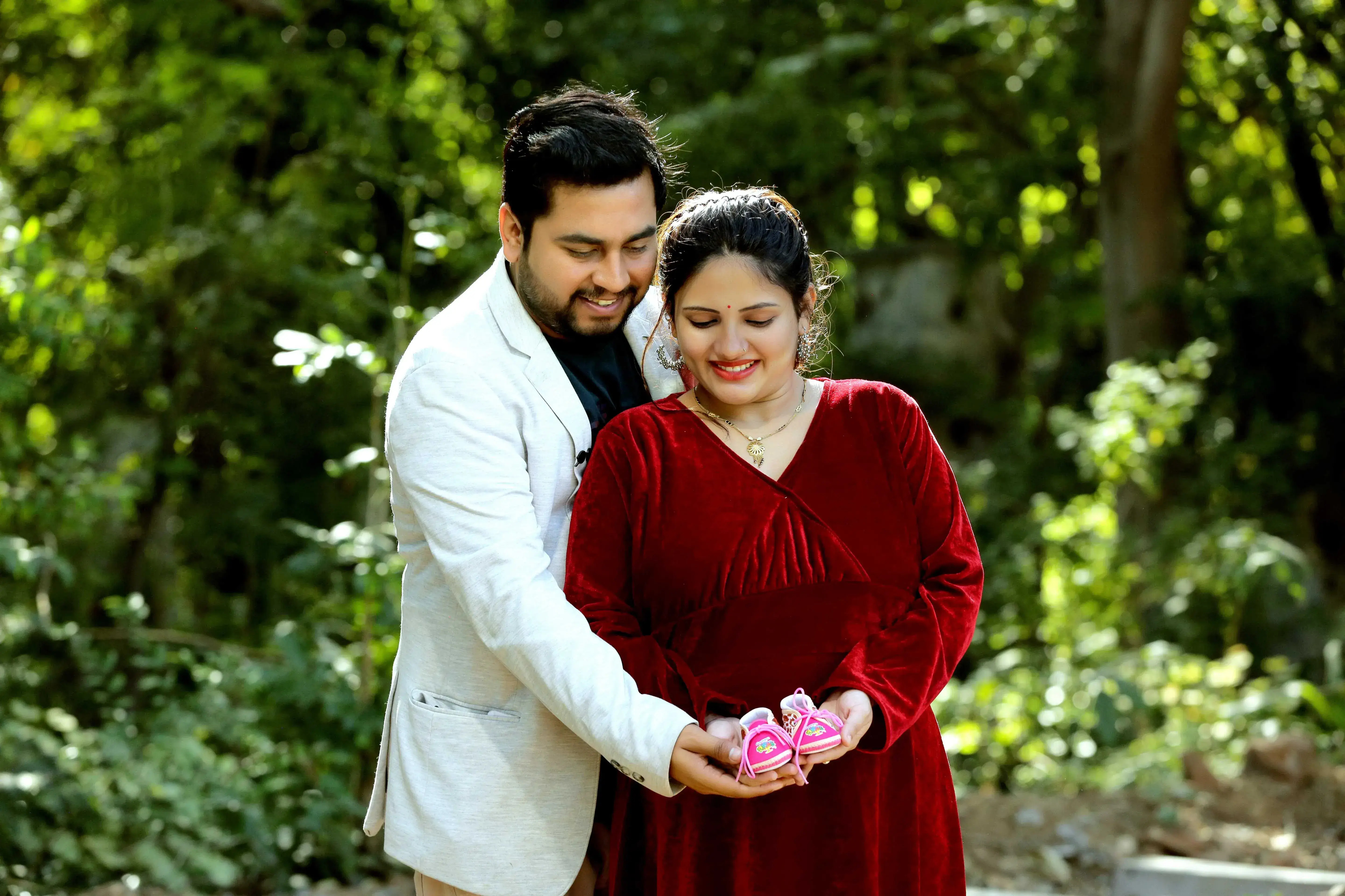 maternity photoshoot outdoor